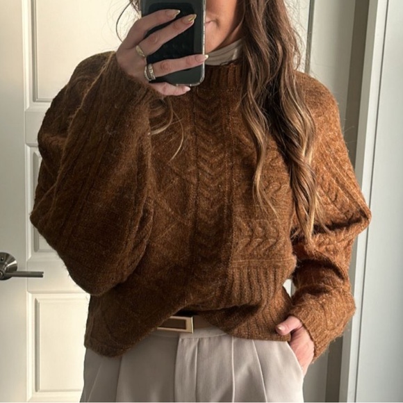 Abercrombie & Fitch Sweaters - Abercrombie & Fitch NWT Brown Cable Crew Dohlman Sleeve Cropped Sweater